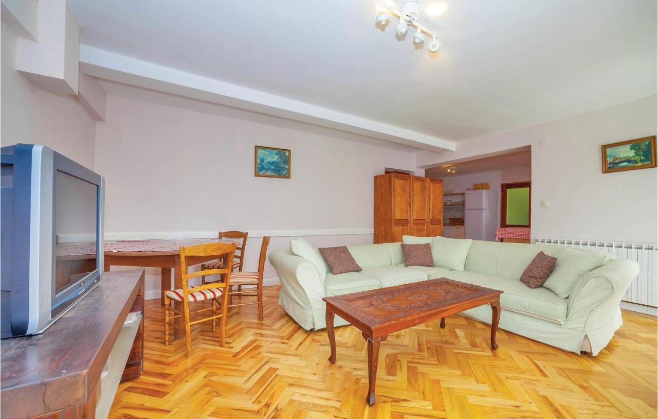 7 Bedroom Pet Friendly Home In Crni Kal Crni Kal  Eksteriør billede