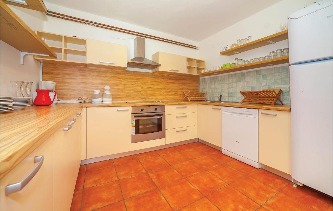 7 Bedroom Pet Friendly Home In Crni Kal Crni Kal  Eksteriør billede