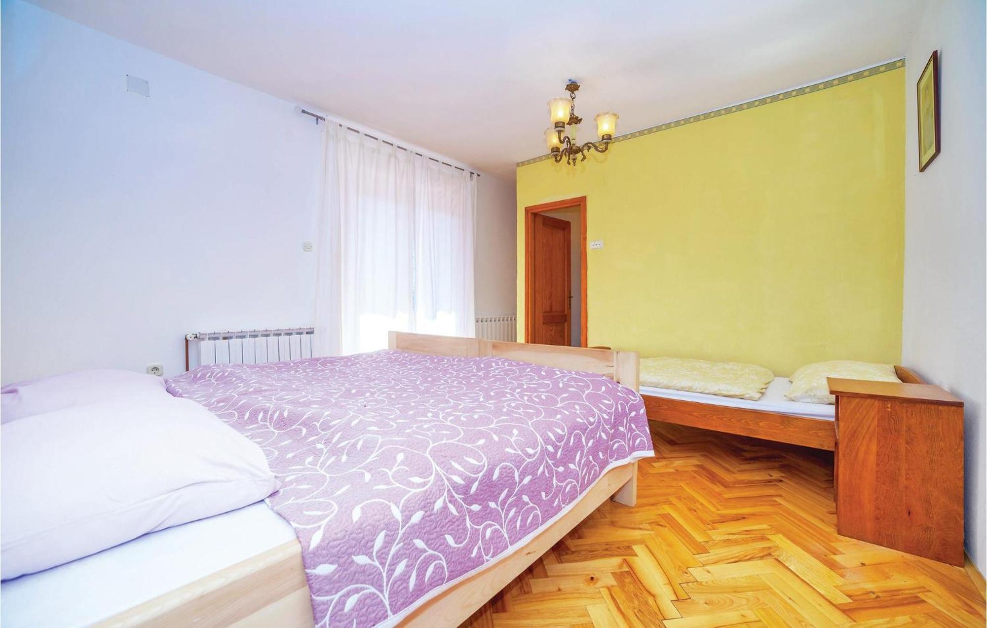7 Bedroom Pet Friendly Home In Crni Kal Crni Kal  Eksteriør billede