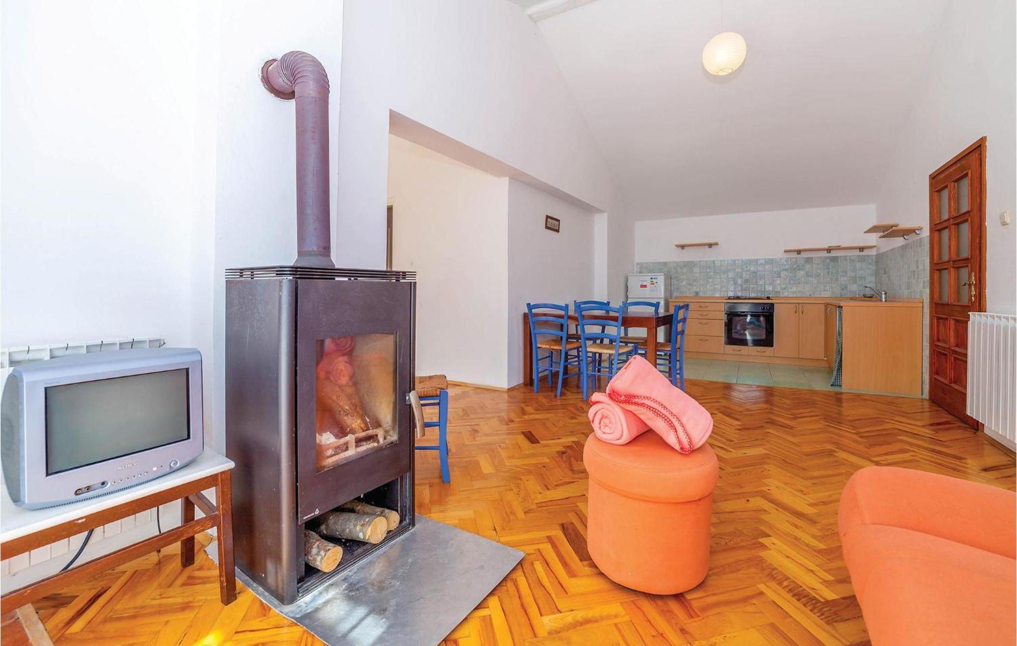 7 Bedroom Pet Friendly Home In Crni Kal Crni Kal  Eksteriør billede