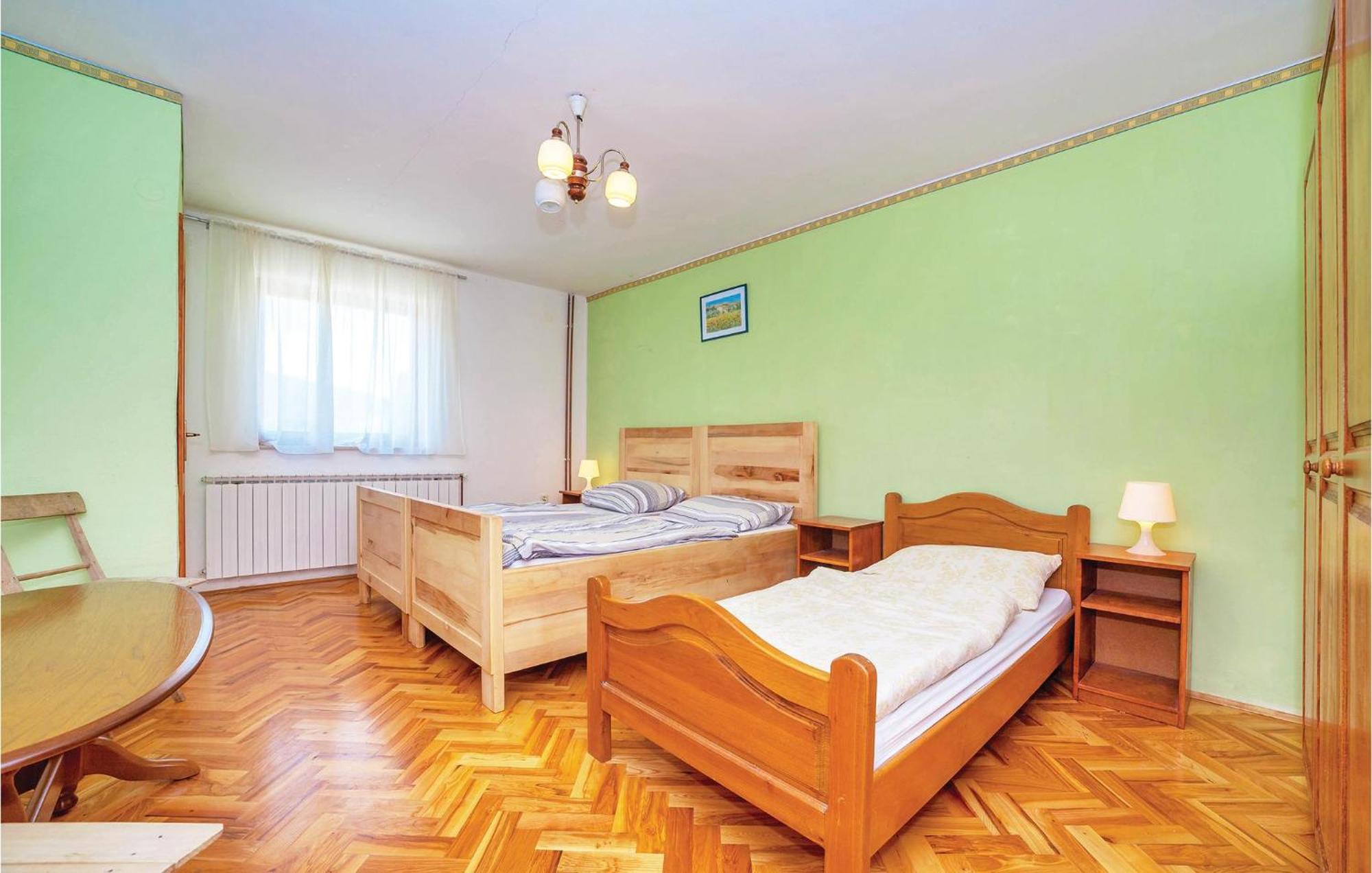 7 Bedroom Pet Friendly Home In Crni Kal Crni Kal  Eksteriør billede