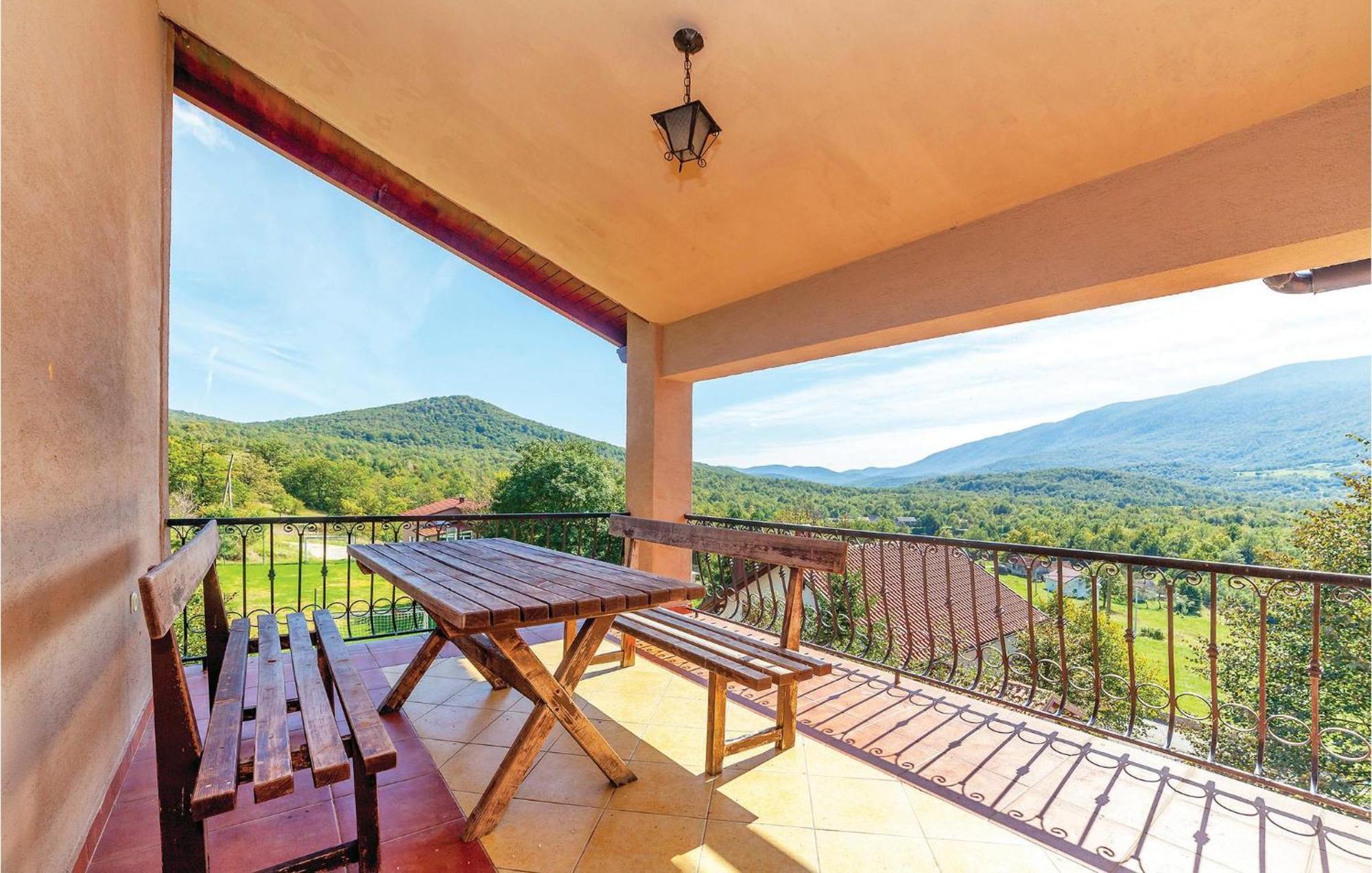 7 Bedroom Pet Friendly Home In Crni Kal Crni Kal  Eksteriør billede