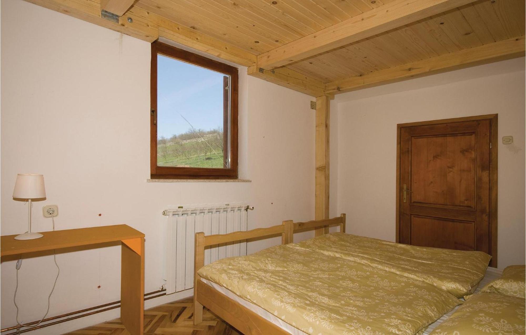 7 Bedroom Pet Friendly Home In Crni Kal Crni Kal  Eksteriør billede