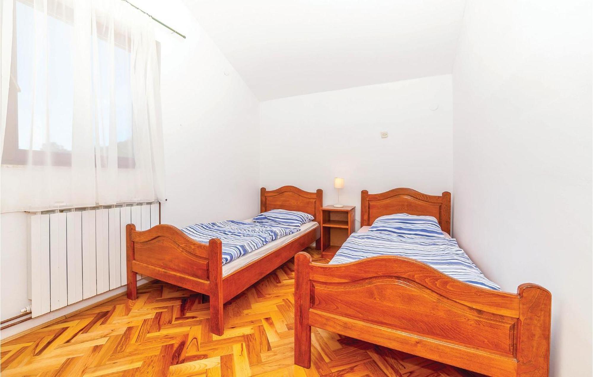 7 Bedroom Pet Friendly Home In Crni Kal Crni Kal  Eksteriør billede