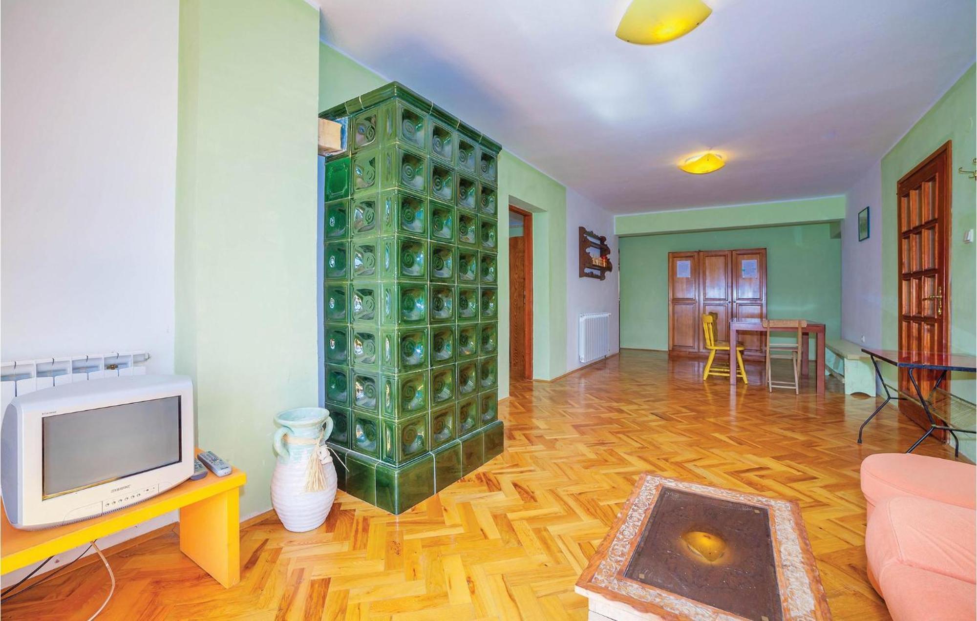 7 Bedroom Pet Friendly Home In Crni Kal Crni Kal  Eksteriør billede